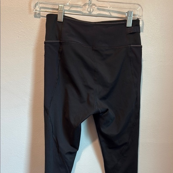 Saucony XS Explorer Utility Crop Tight Black Leggings - Picture 8 of 11